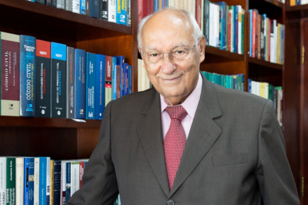 Prof. Ives Gandra - O derretimento do governo Lula