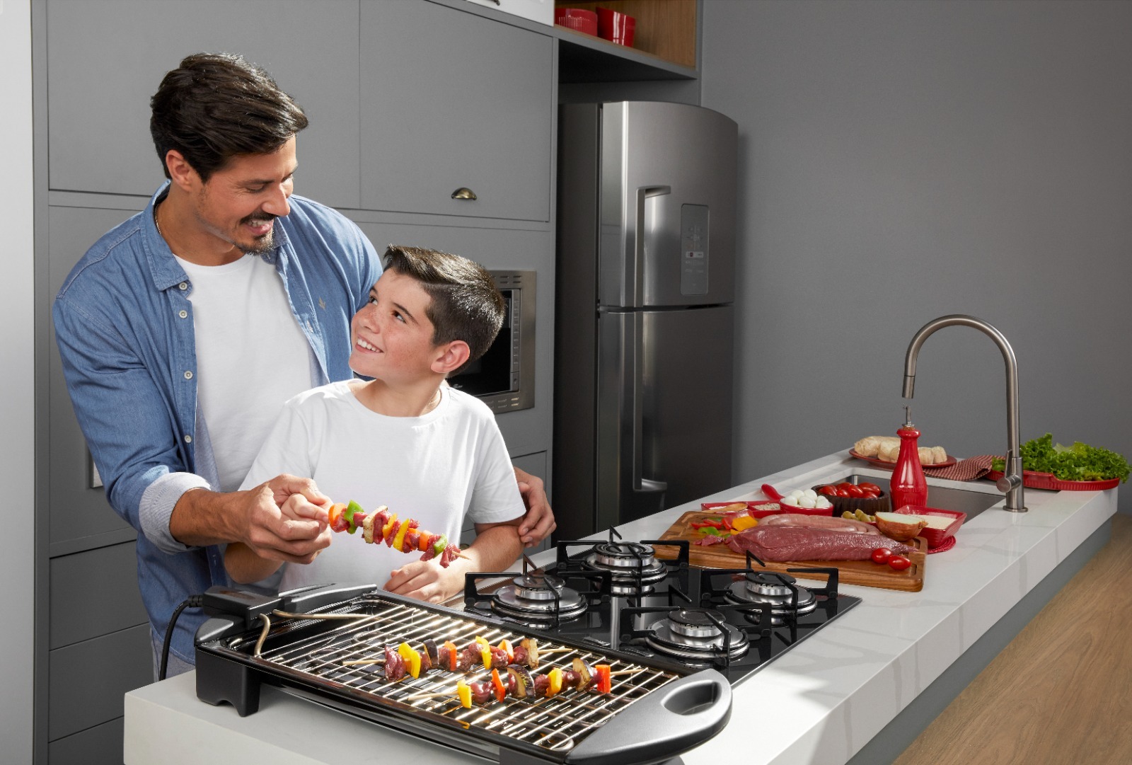 Campanha de Dia dos Pais da Fischer ressignifica a data e reforca estrategia da marca de conectar tecnologia e design com experiencias familiares Foto Divulgacao