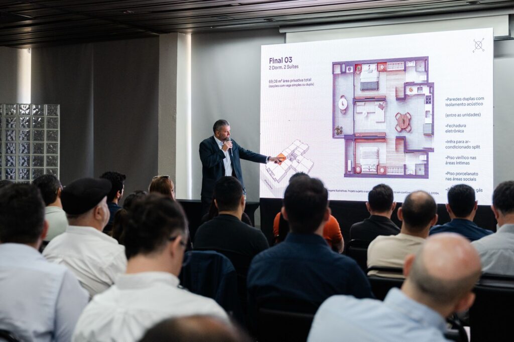 Há 52 anos no mercado, Cota Empreendimentos inicia as obras do Cota 365 e apresenta uma nova forma de morar 3 Marco Alberton diretor tecnico da Cota Empreendimentos em evento do Cota 365 1