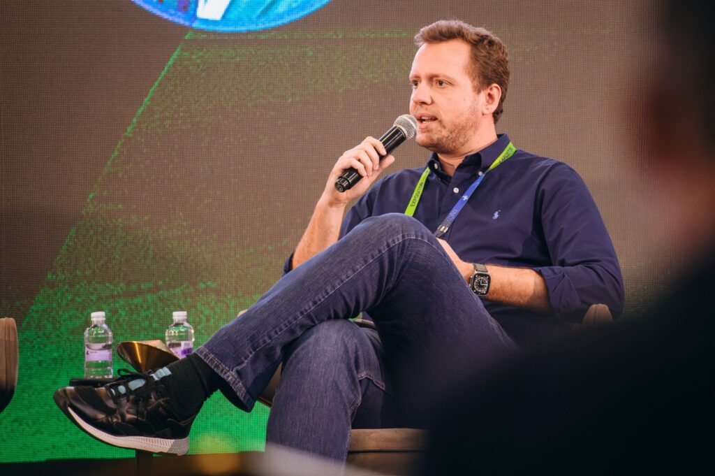 QiConnect Fortaleza reúne setor público e iniciativa privada para acelerar a transformação digital da construção civil 2 CEO da AltoQi Felipe Althoff 1